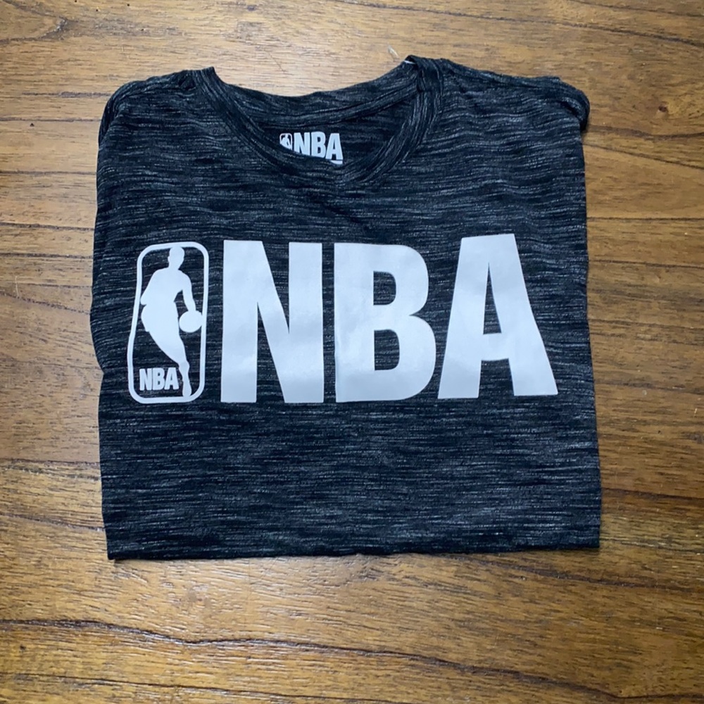 NWT NBA t shirt